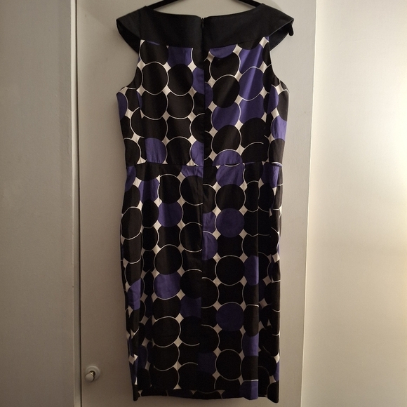 Julian Taylor Elegant Black and Purple Pleated Front Dress - Picture 3 of 8